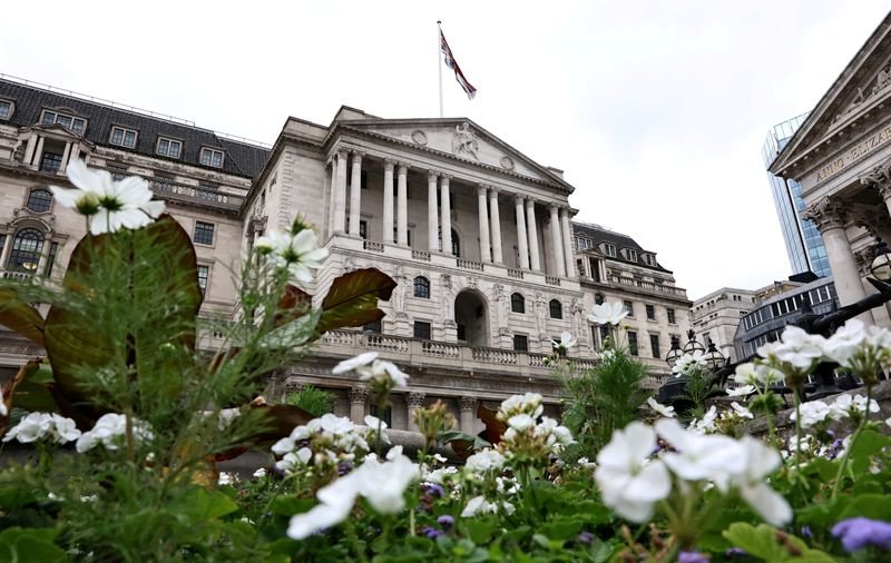 Bank of England for scaling back Qt, keep rates stable

